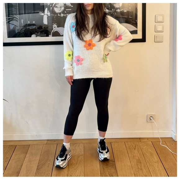 57 POSH LIVE PARIS FABULOUS FLOWER SWEATER - Picture 6 of 6